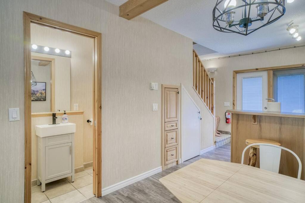 5 Mins To Banff - Cozy Townhome 2Br&2Bath - Banff Pass Included Canmore Bagian luar foto