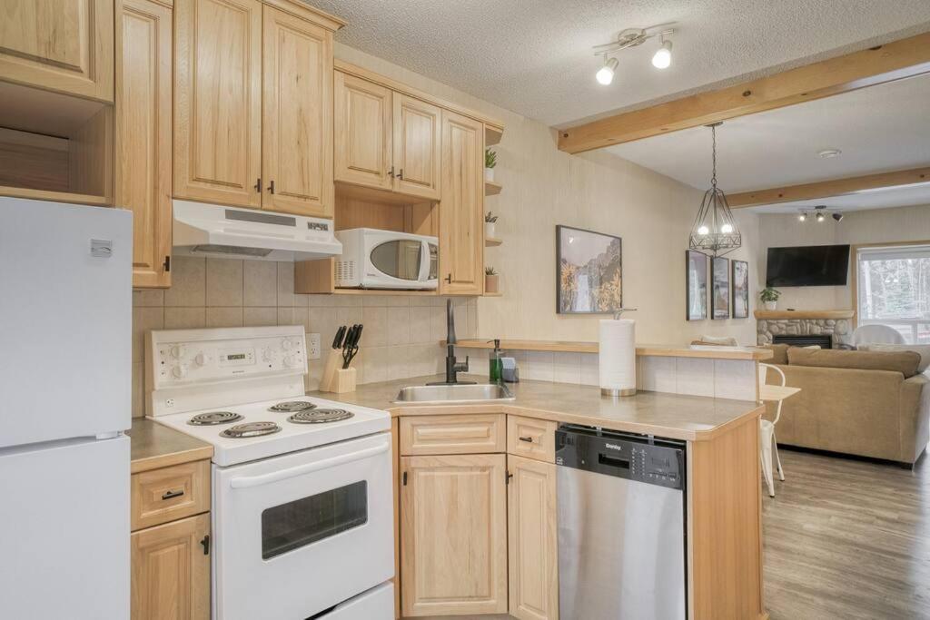 5 Mins To Banff - Cozy Townhome 2Br&2Bath - Banff Pass Included Canmore Bagian luar foto
