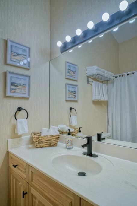 5 Mins To Banff - Cozy Townhome 2Br&2Bath - Banff Pass Included Canmore Bagian luar foto