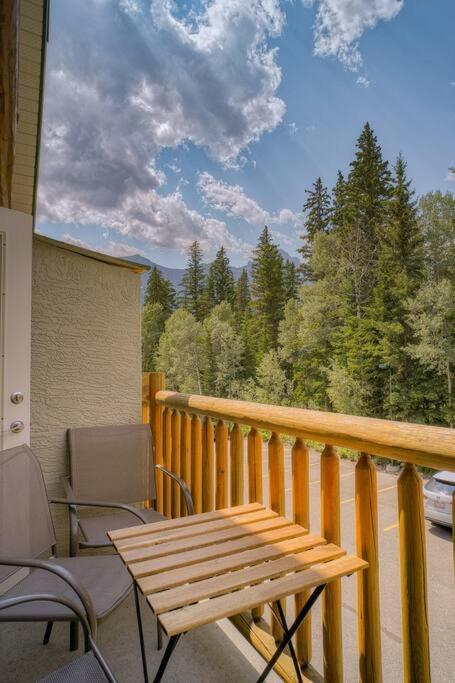 5 Mins To Banff - Cozy Townhome 2Br&2Bath - Banff Pass Included Canmore Bagian luar foto